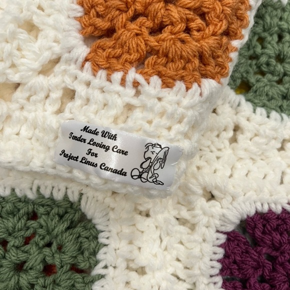 ❤️Host Picks❤️[32”*32”]Project Linus Canada Crochet Blanket - NWOT - Picture 3 of 5